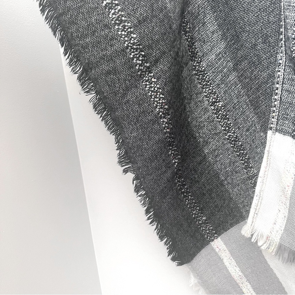 Francesca's Gray and White plaid Wrap OS Shaw - Picture 3 of 6